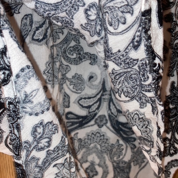 Xhilaration blouse 👚 - Picture 4 of 6